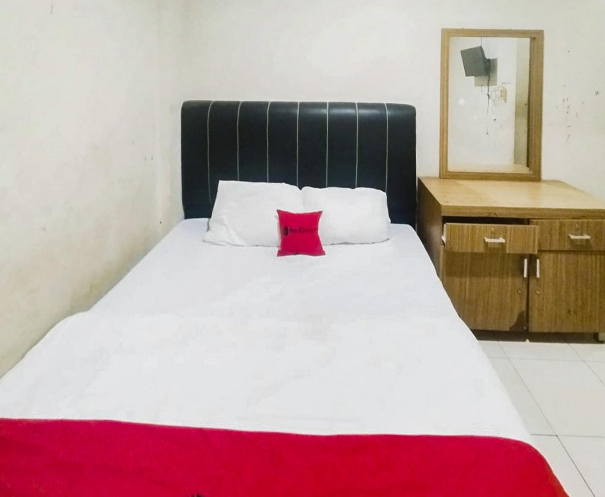 Hotel Reddoorz At Jalan Diponegoro Bandar Lampung Extérieur photo