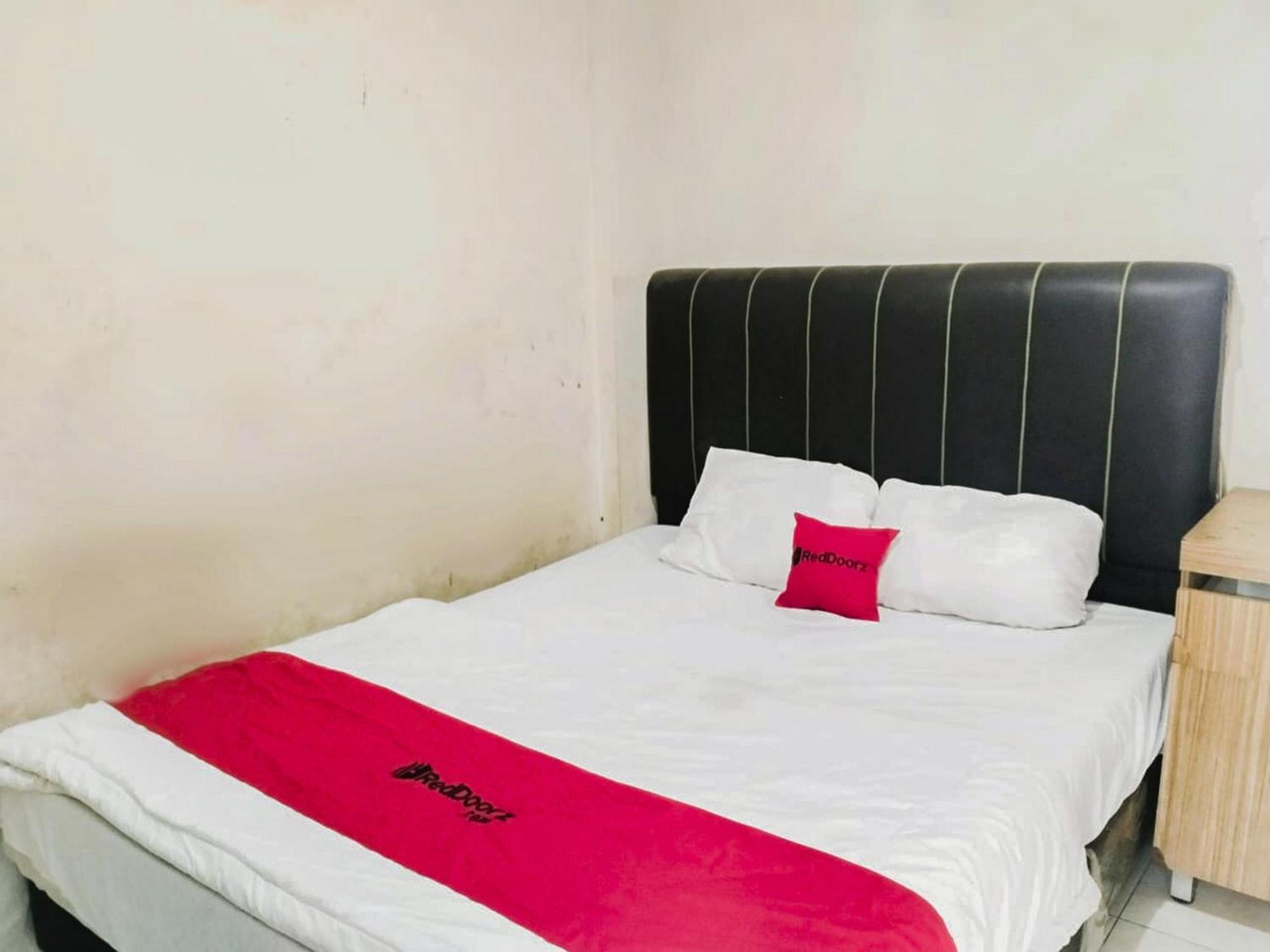 Hotel Reddoorz At Jalan Diponegoro Bandar Lampung Extérieur photo